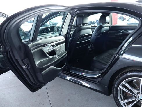 Used 2017 BMW 740i image 31