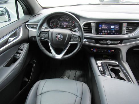 Used 2022 Buick Enclave Essence w/ Sport Touring Edition image 13