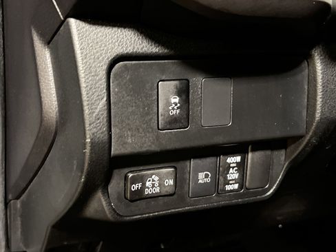 Used 2022 Toyota Tacoma TRD Sport image 30