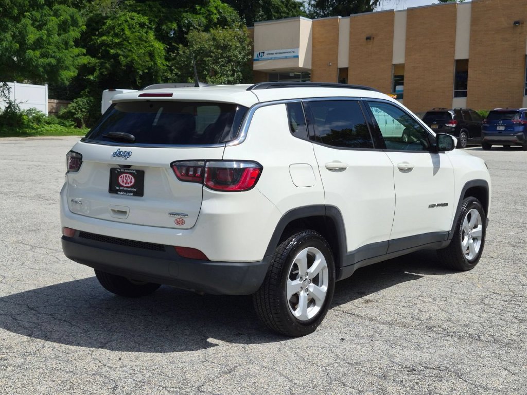 Used 2018 Jeep Compass Latitude w/ Popular Equipment Group AWD/4WD image 3