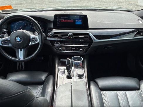 Used 2019 BMW 540i xDrive w/ M Sport Package image 9