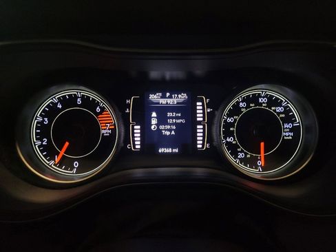 Used 2019 Jeep Cherokee Latitude w/ Popular Appearance Group FWD image 23