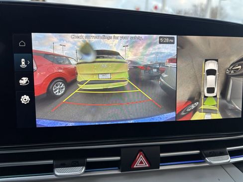 Used 2024 Hyundai Elantra Limited image 33