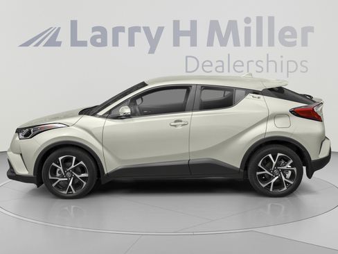 Used 2018 Toyota C-HR XLE FWD image 3
