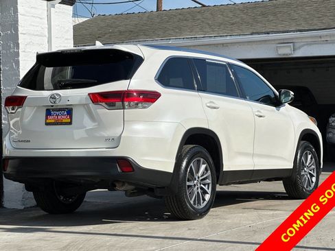 Used 2019 Toyota Highlander XLE image 4