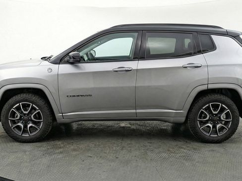 Used 2025 Jeep Compass Trailhawk image 5