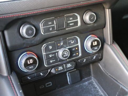 Used 2022 Chevrolet Suburban RST w/ Luxury Package image 26