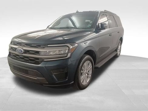 Used 2024 Ford Expedition XLT RWD image 3
