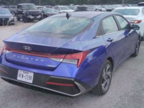 Used 2024 Hyundai Elantra Limited FWD image 5