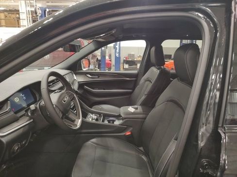 New 2026 Jeep Grand Cherokee Laredo image 12