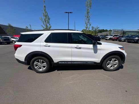 Used 2024 Ford Explorer XLT w/ Equipment Group 202A AWD/4WD image 4
