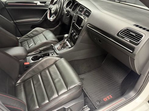 Used 2016 Volkswagen GTI SE w/ Driver Assistance Package image 19