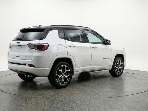 Used 2025 Jeep Compass Limited image 9