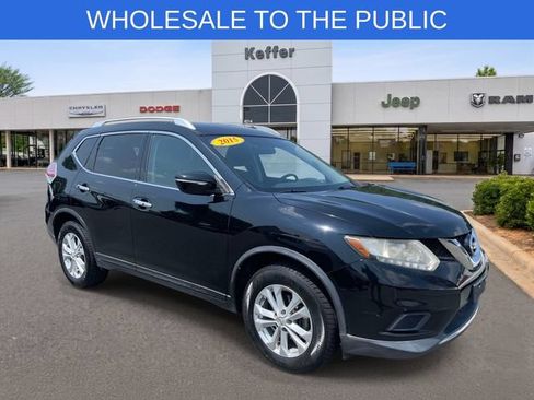 Used 2015 Nissan Rogue SV AWD/4WD image 2