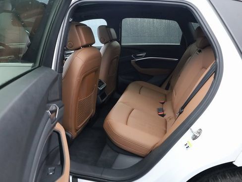 Used 2022 Audi e-tron Premium image 25