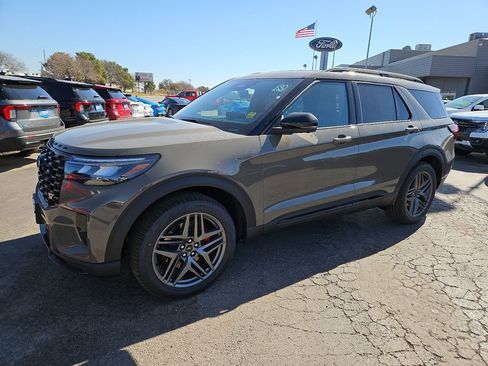 New 2026 Ford Explorer ST image 5