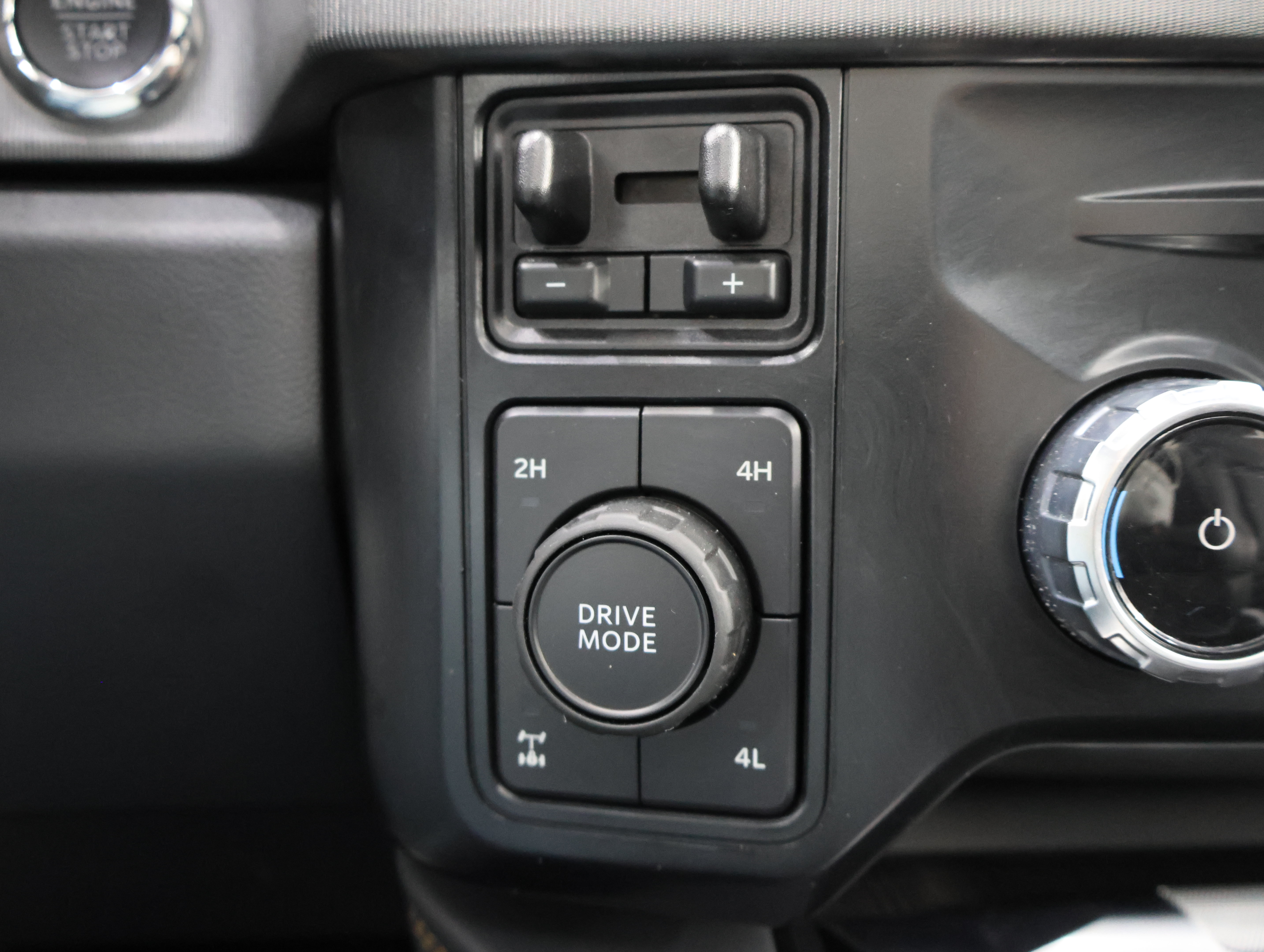 Used 2024 Ford F350 Platinum w/ FX4 Off-Road Package AWD/4WD image 55
