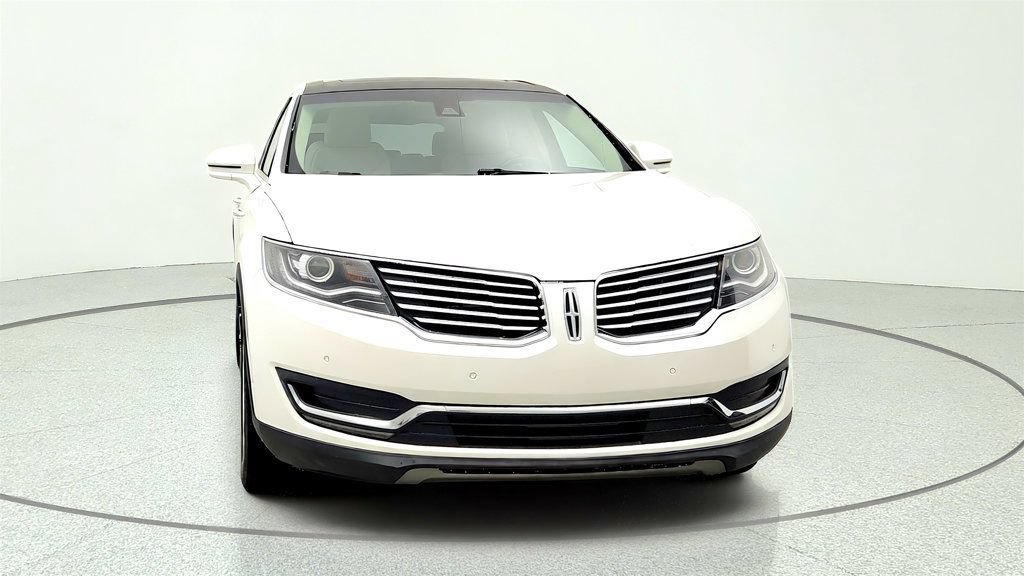 Used 2017 Lincoln MKX Reserve AWD/4WD image 2