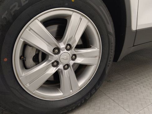 Used 2020 Chevrolet Trax LS FWD image 31