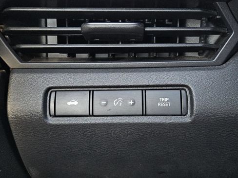 Used 2025 Nissan Altima 2.5 SV FWD image 15