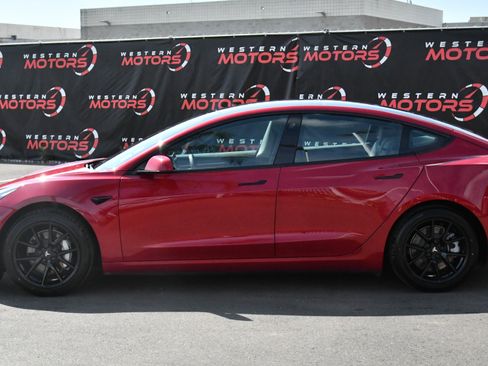 Used 2021 Tesla Model 3 Standard Range Plus image 4