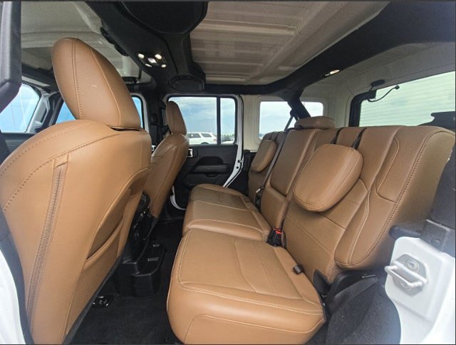 Used 2023 Jeep Wrangler Unlimited Sahara AWD/4WD image 9