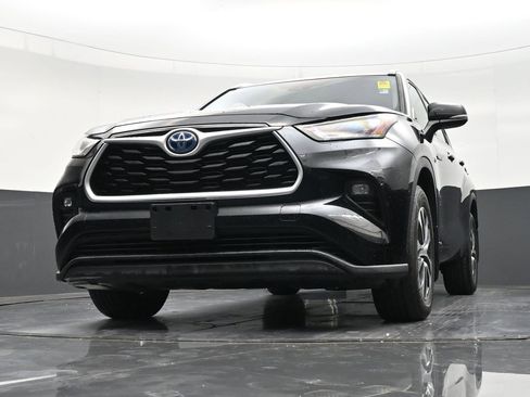 Used 2021 Toyota Highlander XLE AWD/4WD image 27