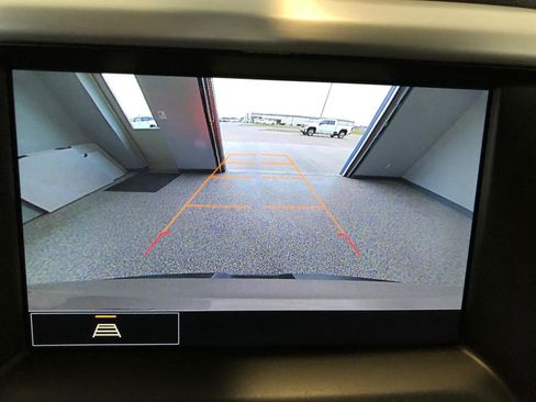 Used 2023 GMC Acadia SLT w/ Preferred Package image 20