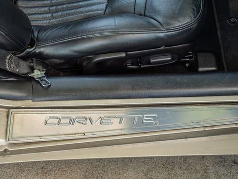 Used 2002 Chevrolet Corvette Convertible w/ Preferred Equipment Group2 image 31