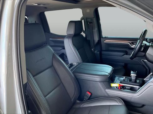 Used 2025 GMC Sierra 1500 Denali AWD/4WD image 9