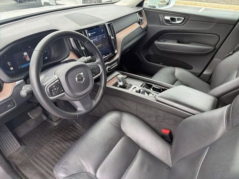 Used 2022 Volvo XC60 B5 Momentum AWD/4WD image 12