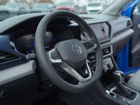 Used 2023 Volkswagen Taos SE w/ Panoramic Sunroof Package image 27
