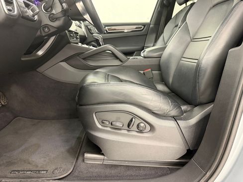 Certified 2023 Porsche Cayenne AWD/4WD image 15