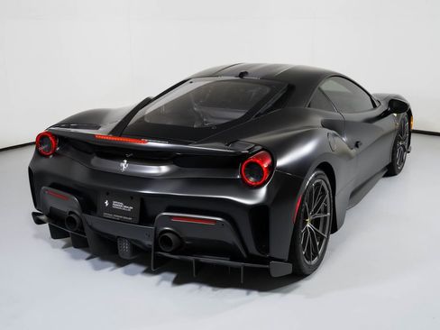 Used 2019 Ferrari 488 Pista Coupe image 2