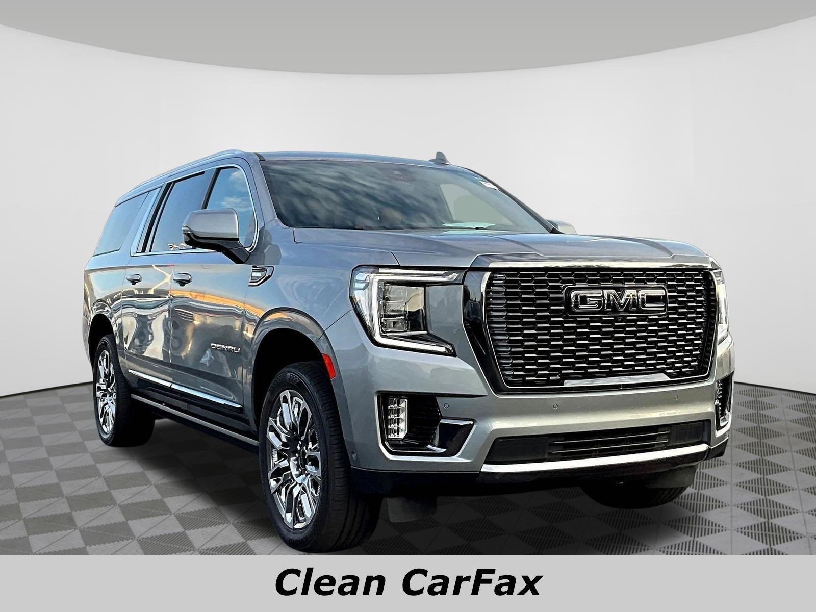 Used 2023 GMC Yukon XL Denali Ultimate w/ LPO, Floor Liner Package AWD/4WD image 3