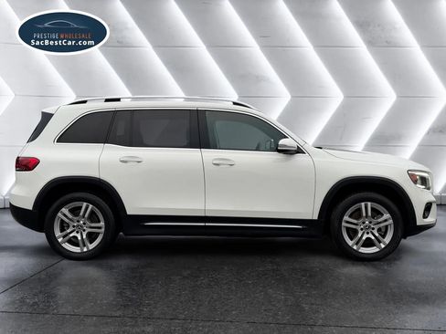Used 2020 Mercedes-Benz GLB 250 4MATIC w/ Premium Package image 8