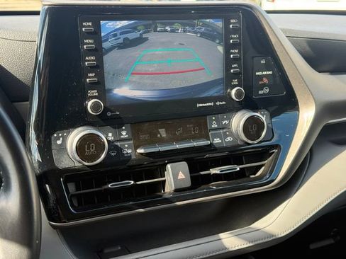 Used 2020 Toyota Highlander XLE AWD/4WD image 21