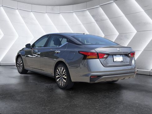 Used 2025 Nissan Altima 2.5 SV FWD image 5