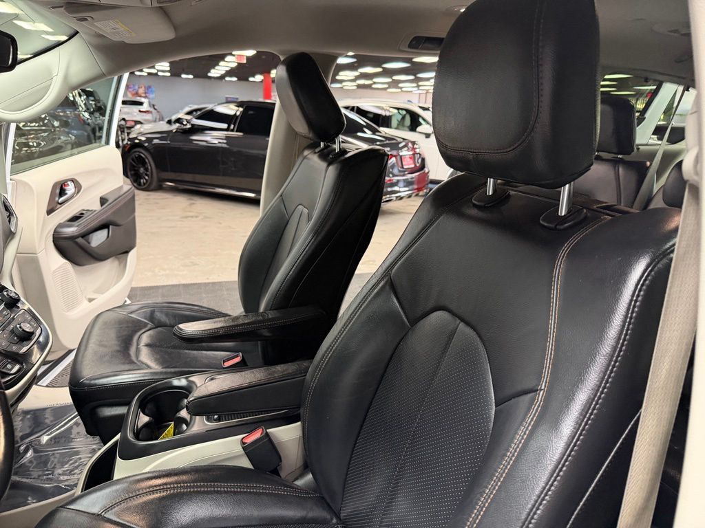 Used 2018 Chrysler Pacifica Touring-L Plus w/ Advanced Safetytec Group FWD image 34