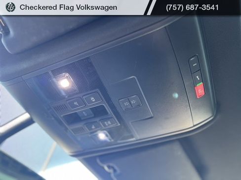 Used 2022 Volkswagen Atlas Cross Sport SE w/ Panoramic Sunroof Package image 19