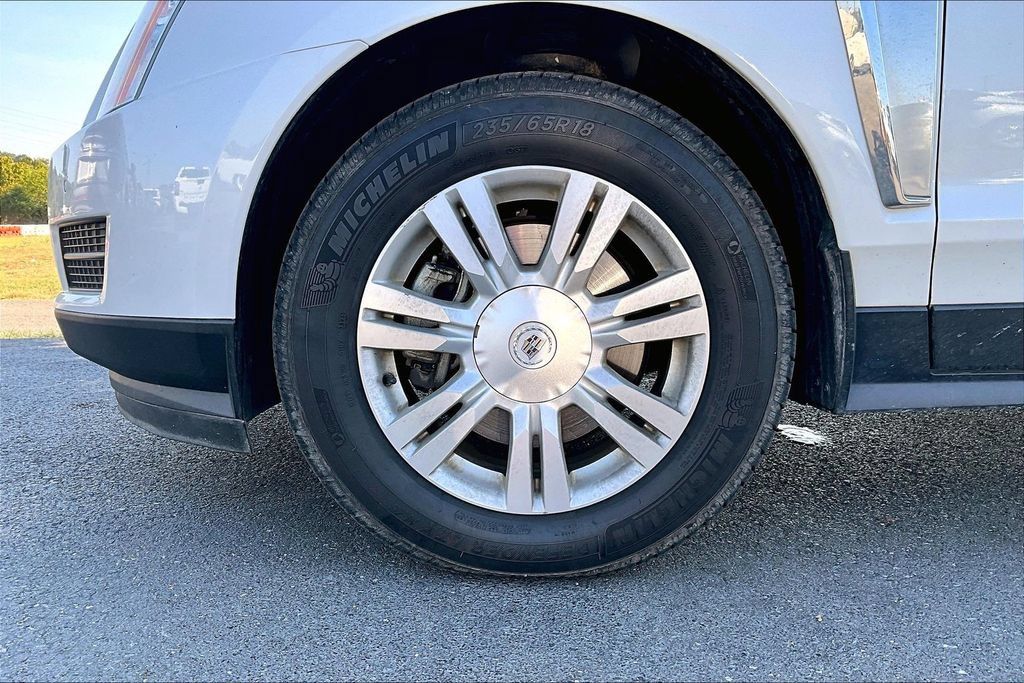 Used 2016 Cadillac SRX Luxury w/ Driver Awareness Package FWD image 2