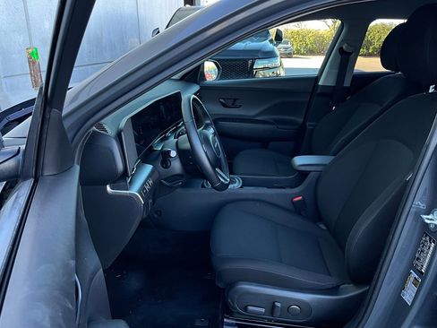 Used 2025 Hyundai Kona SEL image 10