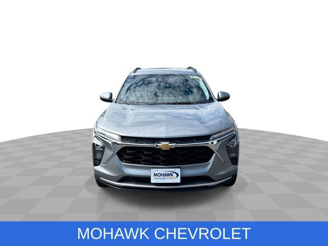 Used 2024 Chevrolet Trax LT w/ Driver Confidence Package FWD image 3