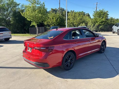 Used 2022 Volkswagen Jetta SE image 5