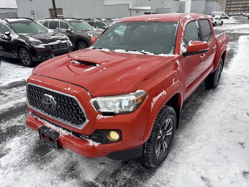 Used 2018 Toyota Tacoma TRD Sport image 6