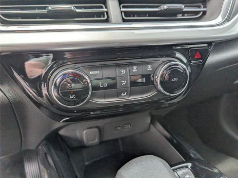 Used 2025 Chevrolet Trax LT FWD image 18