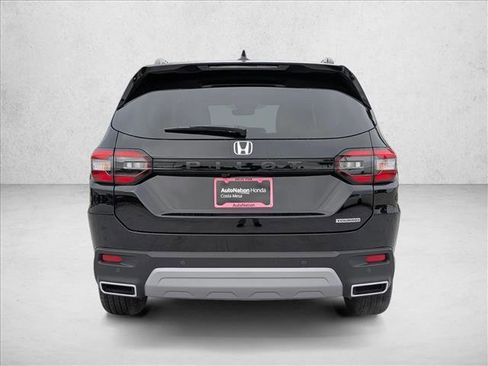 New 2025 Honda Pilot Touring image 8