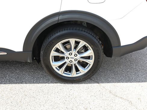 Used 2023 Ford Explorer XLT w/ Equipment Group 202A image 4