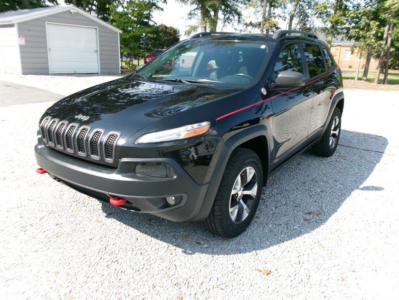 Used 2016 Jeep Cherokee Trailhawk w/ Comfort/Convenience Group AWD/4WD image 1