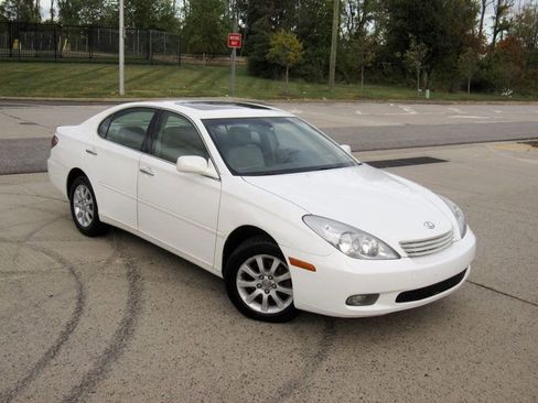 Used 2004 Lexus ES 330 image 2
